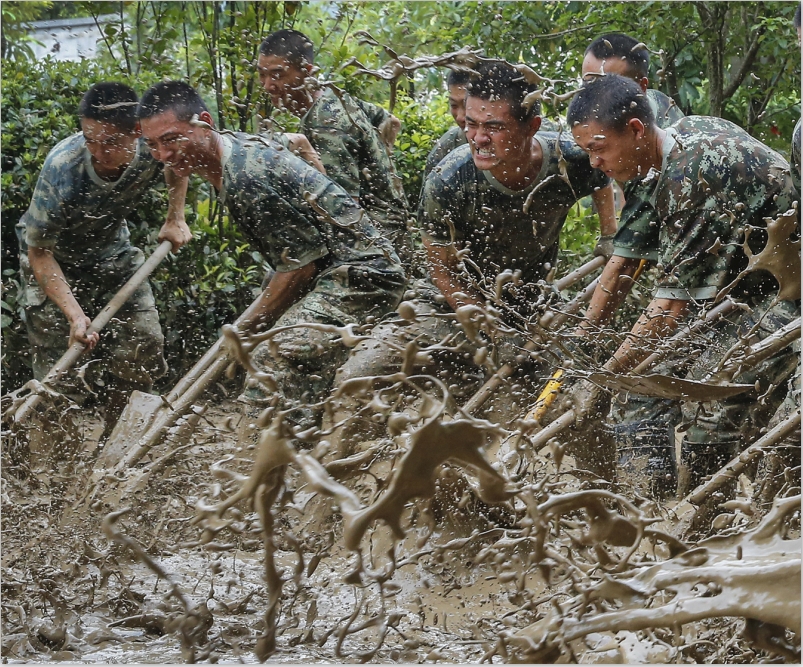 軍政攜手全力搶險(xiǎn)救災(zāi)　有序有效展開災(zāi)后重建