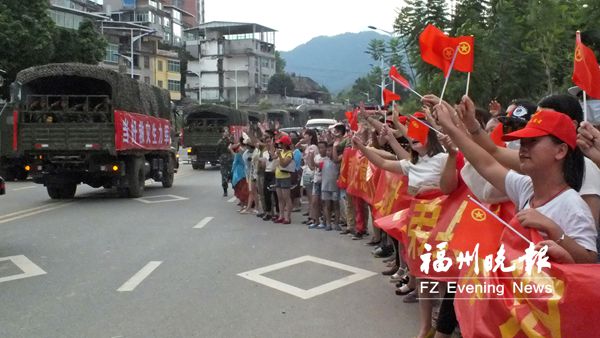 赴永泰救災官兵完成任務撤離　數千群眾灑淚送行