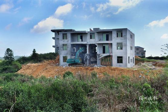 無人機(jī)巡查搜出北峰一處違建　建筑面積千余平米