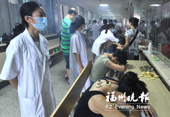 福州三伏灸開貼　醫生：要遵守“三年之約”(圖)