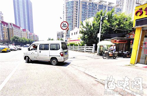 路口就是實線車輛頻吃罰單 最多的車半月被罰7單
