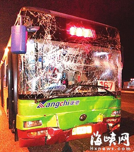 167路公交車車頭損壞嚴(yán)重