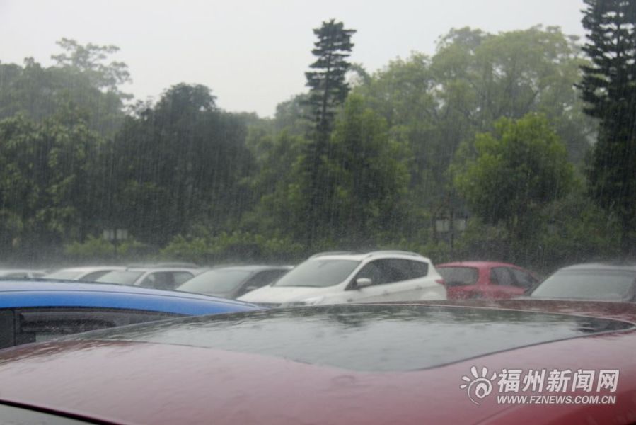 福州：暴雨襲城