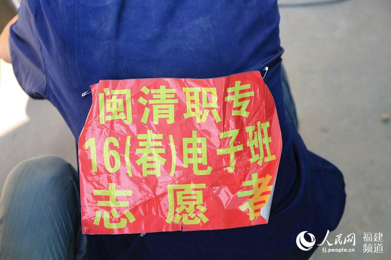 閩清小伙家中受災仍做志愿者 走村入戶義修家電