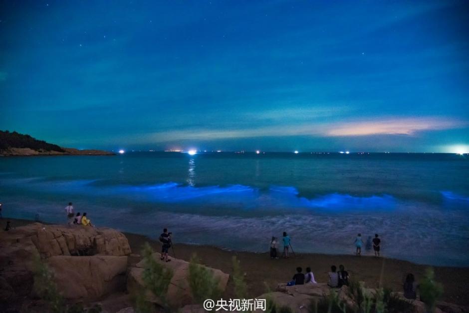 長樂象鼻澳海灘連續4晚現絕美“藍海” 宛如仙境
