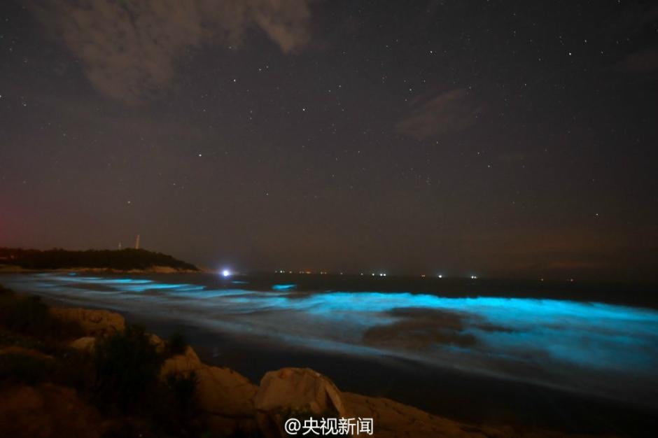 長樂象鼻澳海灘連續4晚現絕美“藍海” 宛如仙境
