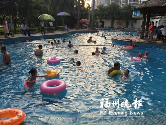 小區游泳池“毛病多” 承包者:經營壓力大陷困境