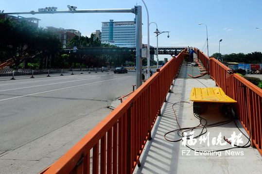 連江南路兩座天橋本月投用　均為臨時人行貝雷橋
