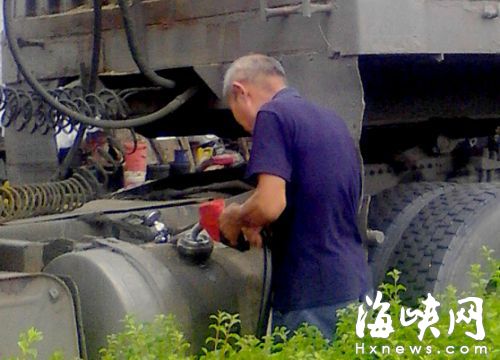 油販給大貨車加油