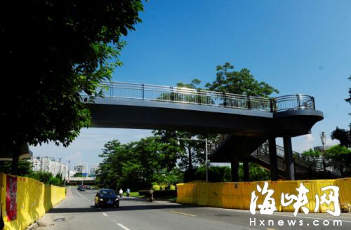 橫江路的人行天橋基本建成