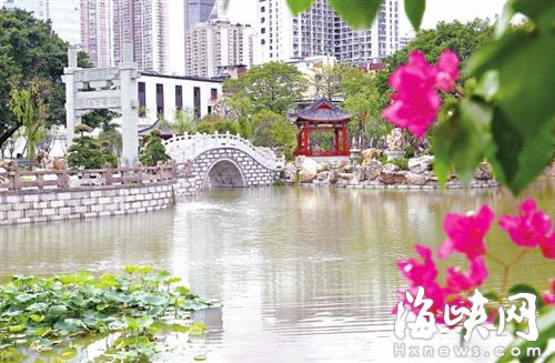 湖心上的橋全部完工