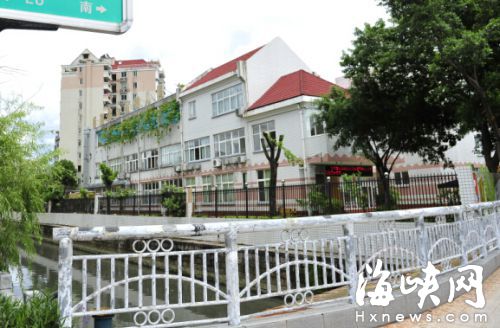 與2015年郁郁蔥蔥的街景照形成鮮明對比