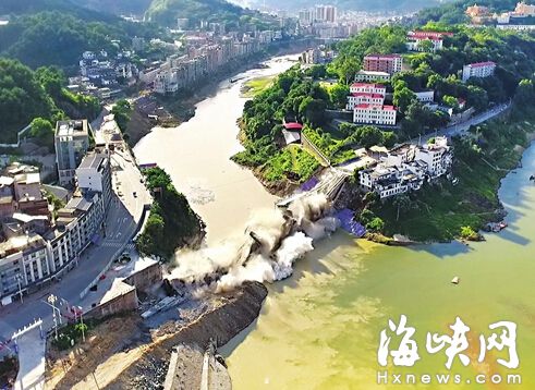 閩清溪口大橋，被成功爆破