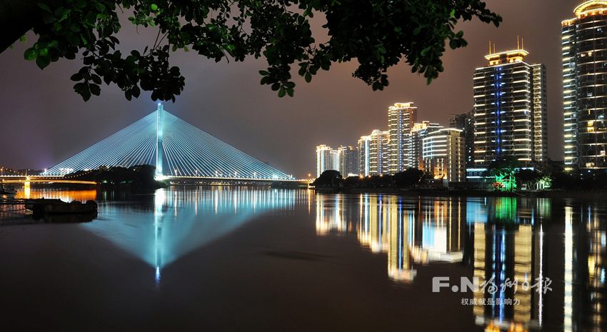南江濱形成連續夜景燈光帶　縱貫10公里一路璀璨