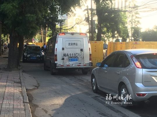 洋中路改為單行道不少車輛逆行　交通高峰致擁堵