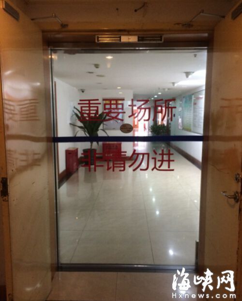 進入金庫需指紋認(rèn)證