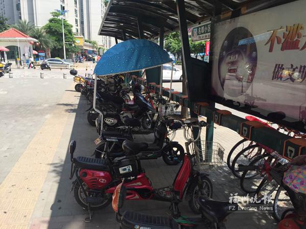 電動車“鳩占鵲巢”　小區(qū)便民自行車站點遇尷尬