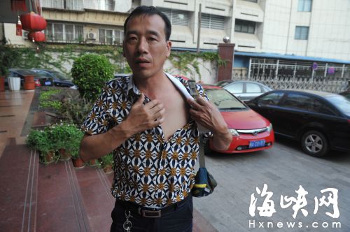  公交司機稱，自己胸口還被打了一拳