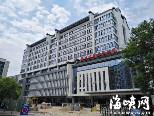  ▲省婦幼保健院新病房大樓外墻采用中式設計，和毗鄰的三坊七巷融為一體