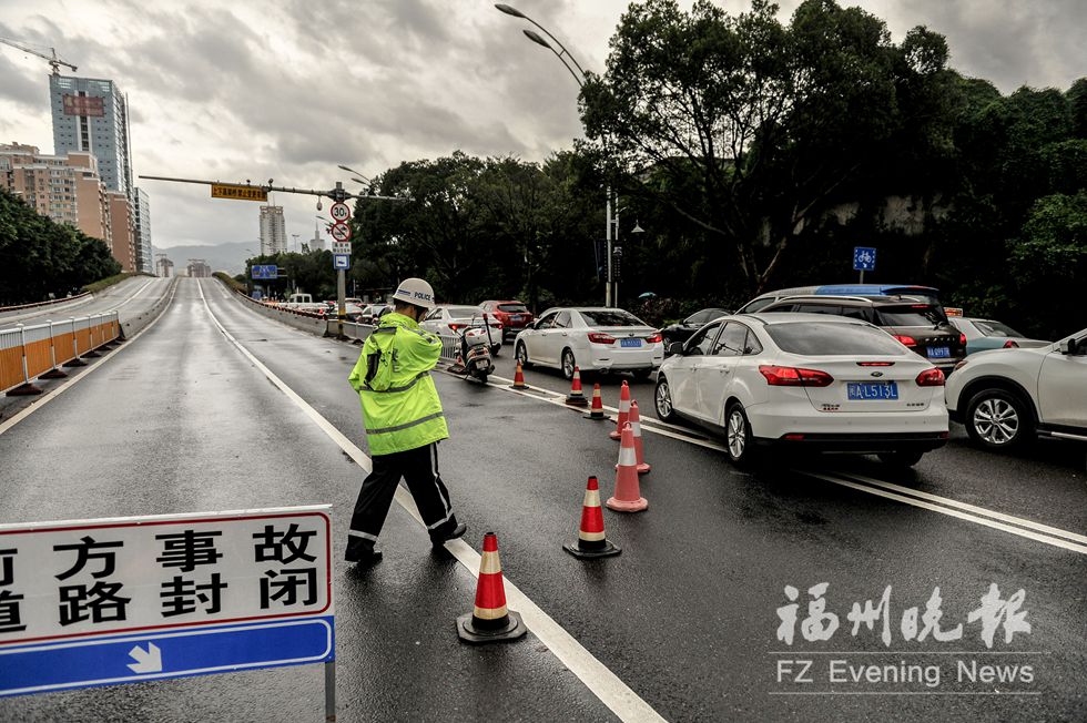 榕市區多處積水嚴重部門通宵搶險　道路恢復正常