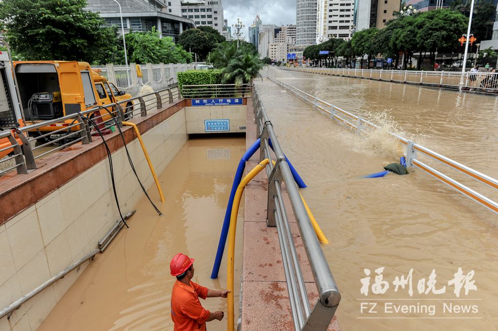 榕市區多處積水嚴重部門通宵搶險　道路恢復正常