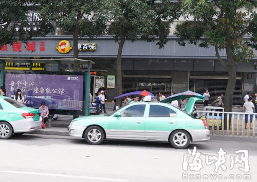 火車站長途汽車站公交站前出租車違法停靠 