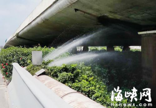  水管破了，水一直在噴 