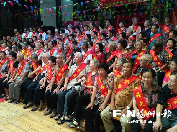 長樂馬頭村89對夫妻舉行金婚慶典　最短婚齡50年