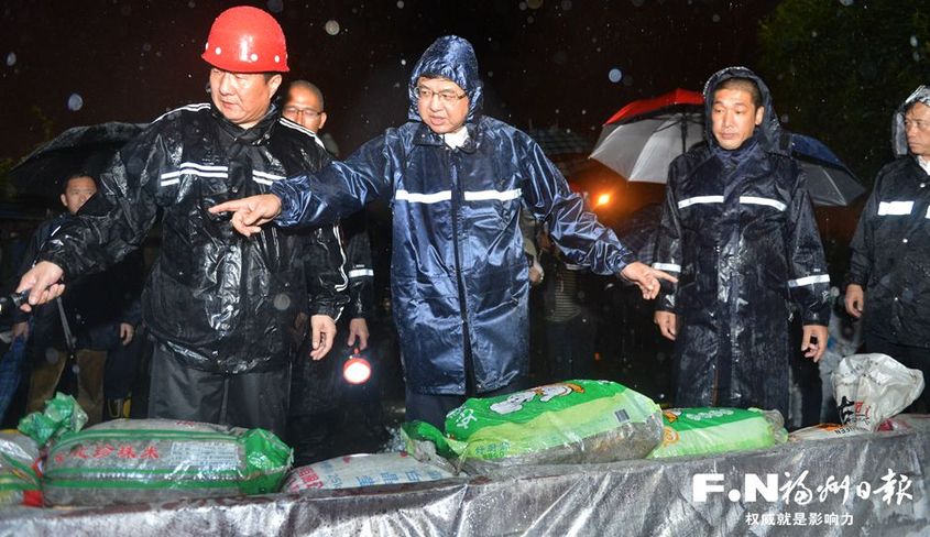倪岳峰實地檢查防御臺風“鲇魚”工作