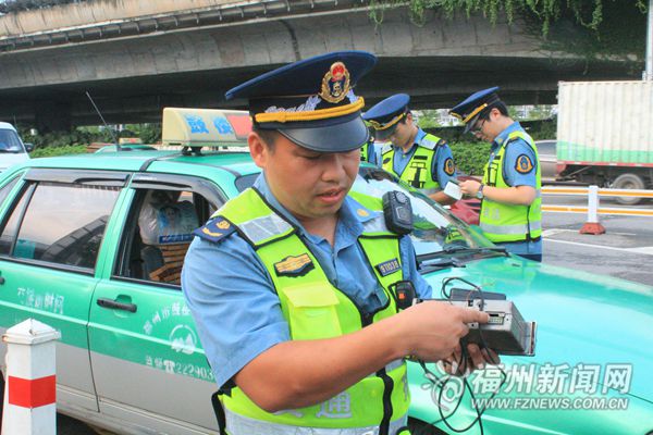 多部門在火車站聯合執法　確保乘客國慶期間安全出行