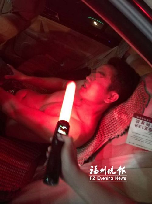 遇查酒駕男子高速路上棄車狂奔　群眾載民警追趕