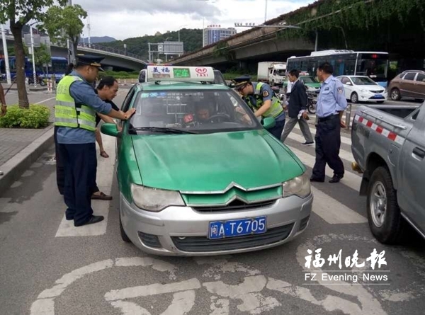 福州4天“逮”住18輛非法營運車 41輛違規(guī)的士被查
