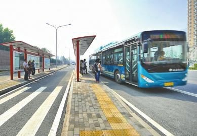 福州“港灣”公交站太淺 公交停靠易占道添堵