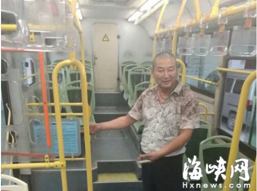  公交車司機何斌描述事情經過 