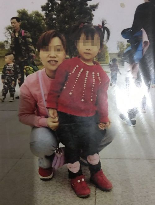 媽媽和女兒的合照