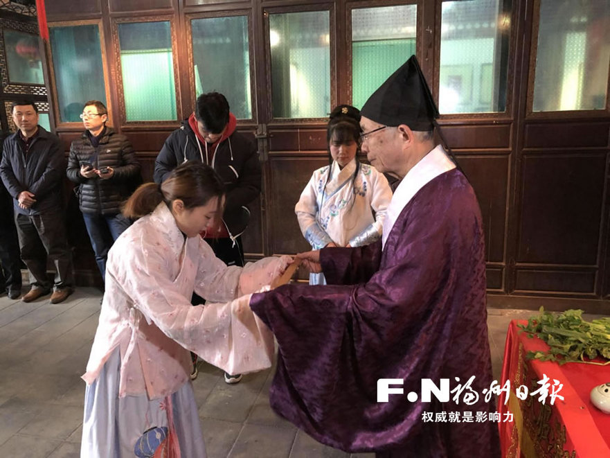兩岸青年閩都文化體驗營開營 同習拜師禮共品特色茶