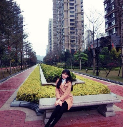 福州最美雙胞胎穿上校服拍照懷念　追憶青春年華