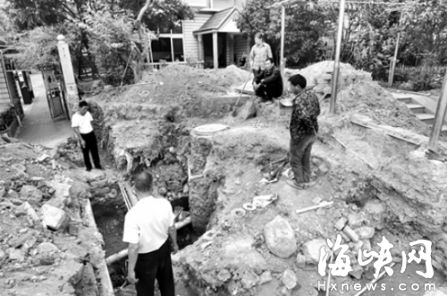 地下沙土都被掏空，污水井也有破損              