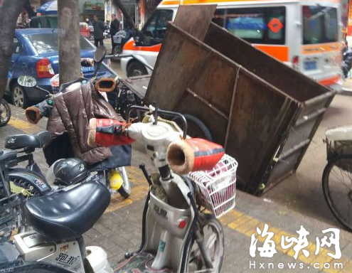 救護車百米路被堵20分鐘 交警:不避讓記3分罰100