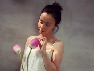 組圖：小陶虹與荷花媲美 人比花嬌更勝一籌_娛樂_騰訊網